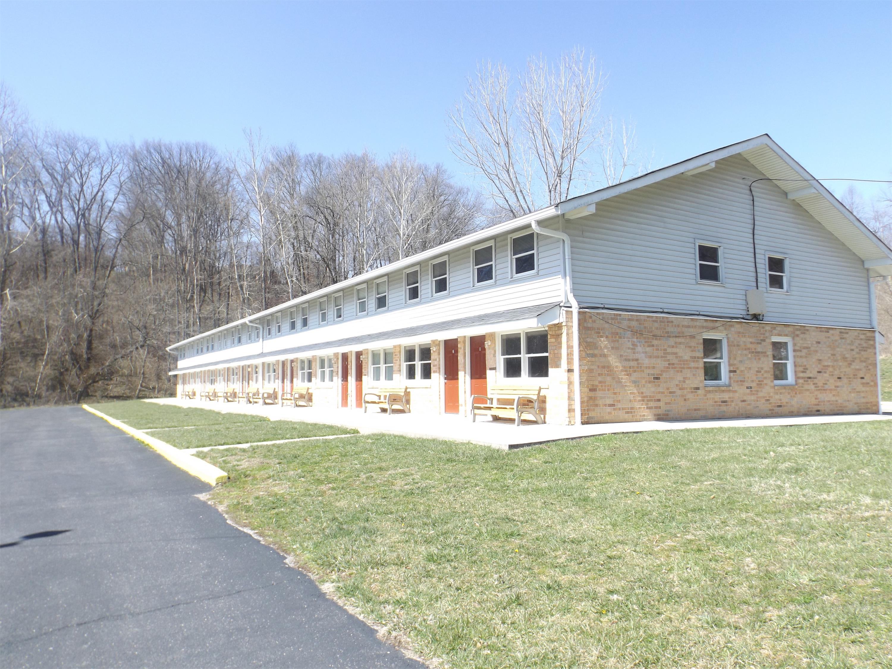 860 N Lincoln St Apt 1
